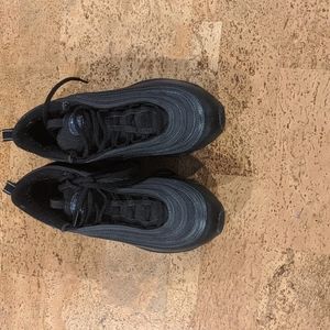 Black Nike woman's air max 97